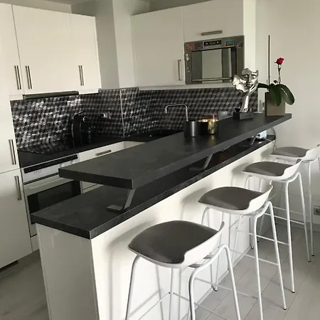 Apartment Ideal Couple, Magnifique 2 Pieces Piscine *