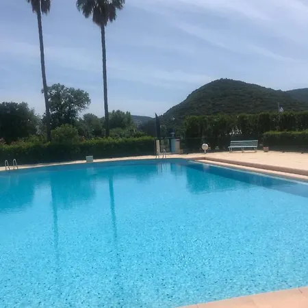 Ideal Couple, Magnifique 2 Pieces Piscine Apartment *